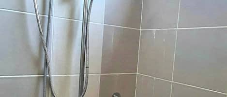 Apartment, 2 Bedrooms, Accessible, Balcony | Bathroom