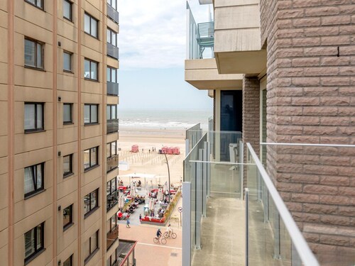 2-bedroom Flat With Side sea View