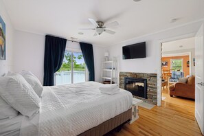 3 bedrooms, iron/ironing board, travel cot, WiFi