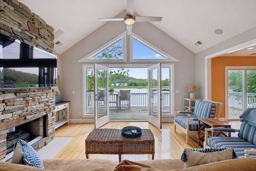 Exclusive Riverside House Escape Near The City!