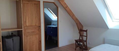 1 chambre, fer et planche à repasser, Wi-Fi, draps fournis