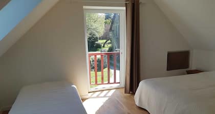 Beautiful room in quiet countryside, close to the sea