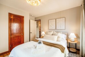 3 bedrooms, desk, iron/ironing board, travel cot