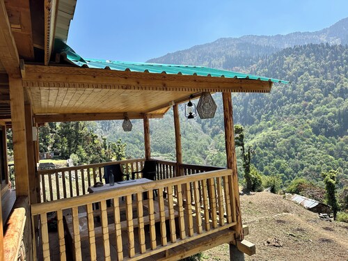 Peaceful Wooden Homestay in Himalayan Village Near Dodital Trek Oakwood Homestay