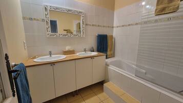 Family Room | Bathroom