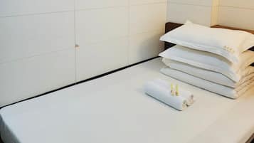 Desk, soundproofing, free WiFi