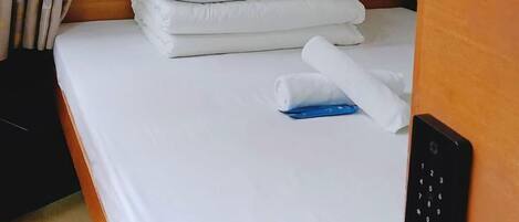 標準三人房 | 書桌、免費 Wi-Fi