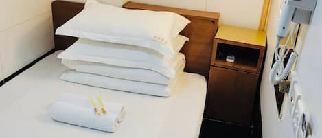 標準雙人房 | 書桌、隔音、免費 Wi-Fi