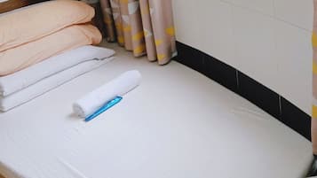 Standard Triple Room | Desk, free WiFi
