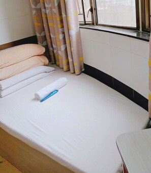 Standard Triple Room | Desk, free WiFi