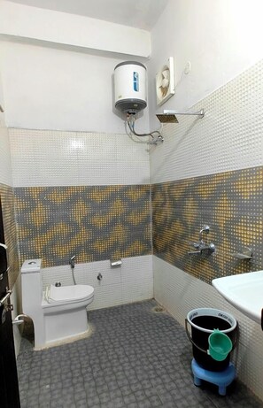 A compact bathroom with a toilet, sink, and shower. - The Yamuna Deck Resort and Cafe (Dhanaulti)