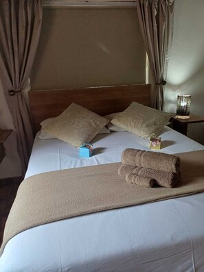 2 chambres, fer et planche à repasser, Wi-Fi, draps fournis