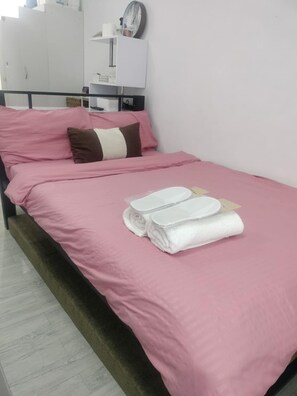 1 chambre, fer et planche à repasser, Wi-Fi, draps fournis