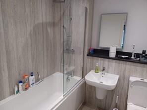 Douche, serviettes fournies