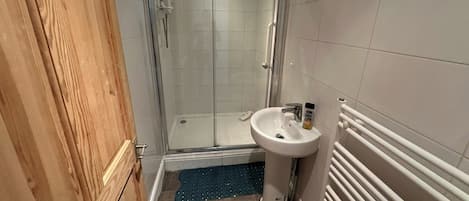 House | Bathroom | Shower, towels