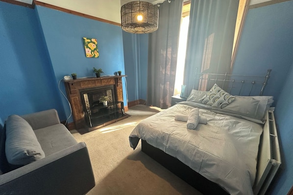 House | 7 bedrooms, free WiFi, bed sheets - Spacious House- Parking, Garden & Central Location (Walsall)