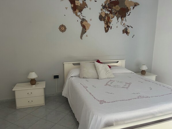 1 chambre, fer et planche à repasser, Wi-Fi gratuit, draps fournis