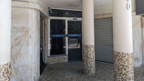 A building entrance with a sign reading "Condomínio Maragato 360".