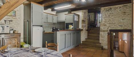 Frigorifero, microonde, forno, lavastoviglie