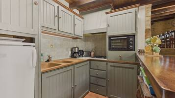 Réfrigérateur, micro-ondes, four, lave-vaisselle