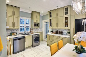 House, 4 Bedrooms, Accessible, Smoking | Laundry - Charming Cardiff Home With Private Parking & Modern Amenities (Cardiff)