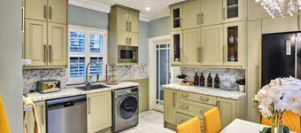 Charming Cardiff Home With Private Parking & Modern Amenities