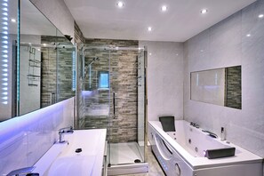House, 4 Bedrooms, Accessible, Smoking | Bathroom - Charming Cardiff Home With Private Parking & Modern Amenities (Cardiff)