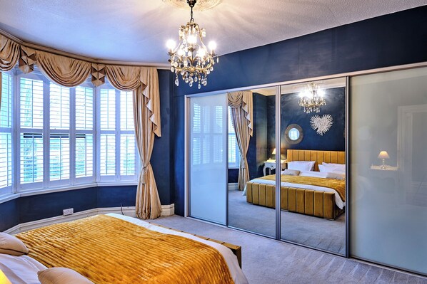 House, 4 Bedrooms, Accessible, Smoking - Charming Cardiff Home With Private Parking & Modern Amenities (Cardiff)