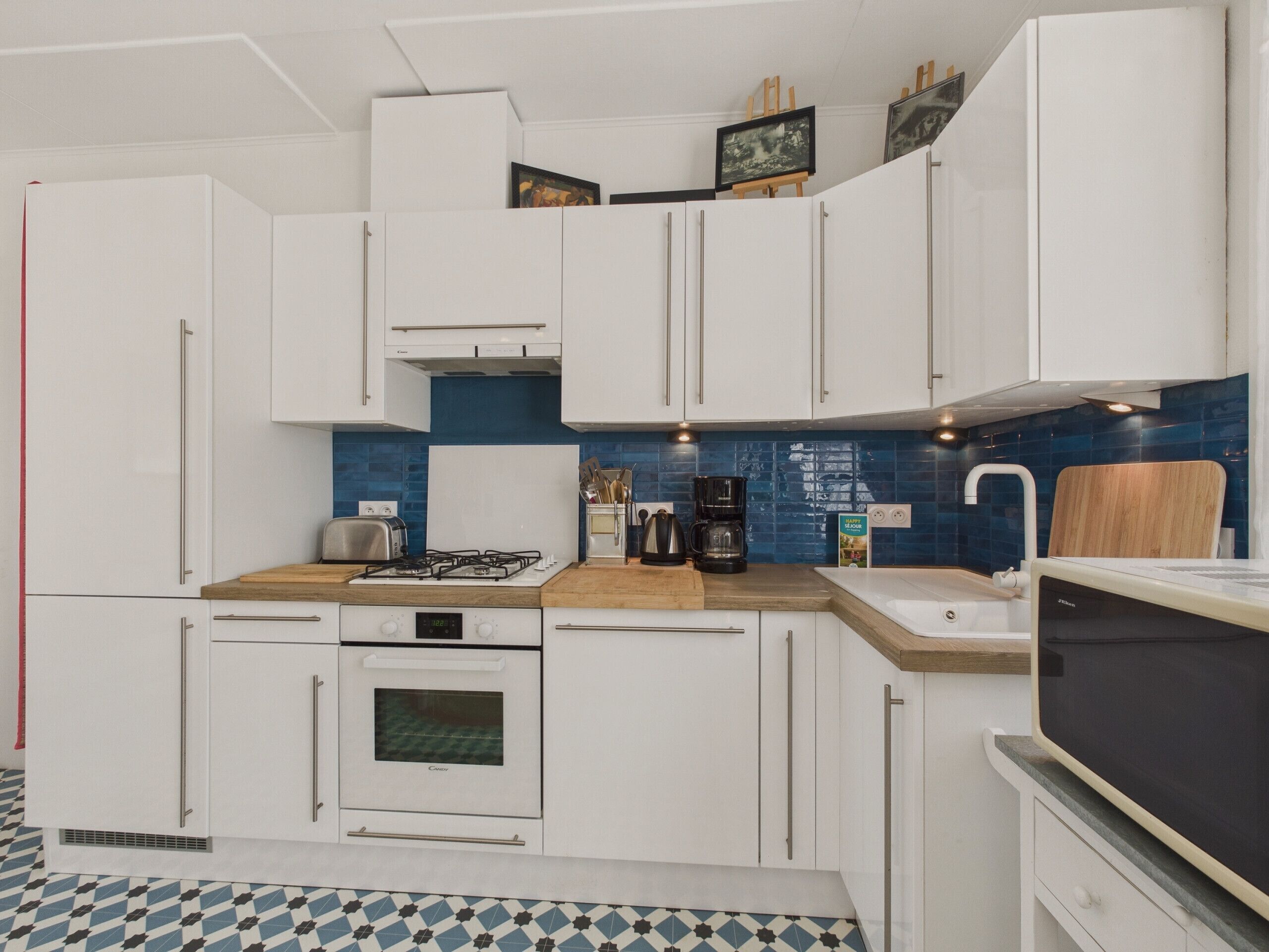 Kühlschrank, Mikrowelle, Ofen, Geschirrspüler
