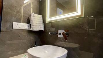 Deluxe Room, Lake View | Bathroom | Shower, free toiletries, towels, soap