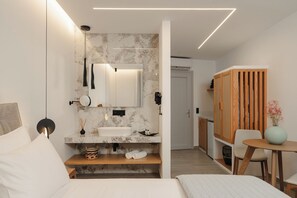 Premium bedding, memory-foam beds, individually decorated - Phaistos Suites  (Naxos)