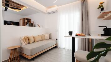 Premium Suite, Multiple Beds, Sea View, Beachside | Living area | 40-inch Smart TV with cable channels