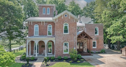 Historic 1850 Towering Italianate Villa, Hobby Horse Farm