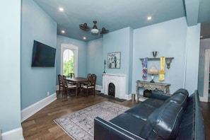 Smart TV, fireplace, offices