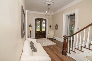 Interior - Historic 1850 Towering Italianate Mansion (Lexington)