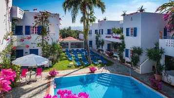 Seasonal outdoor pool, open 8:30 AM to 7:30 PM, pool umbrellas