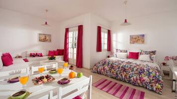 Economy Quadruple Studio | Iron/ironing board, free WiFi