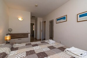 2 sovrum, strykjärn/strykbräda, wi-fi och sängkläder