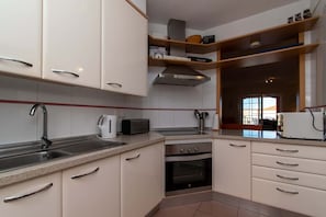 Fridge, microwave, oven, stovetop - El Veril del Duque 13 - Two Bed (Costa Adeje)