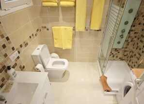 Shower, towels - Altamira 57 - Studio (Costa Adeje)