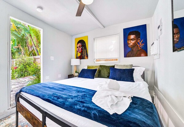 7 bedrooms, desk, iron/ironing board, travel cot - Tranquil 7BD Villa-Pool-BBQ (Wilton Manors)