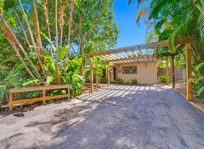 Property grounds - Tranquil 7BD Villa-Pool-BBQ (Wilton Manors)