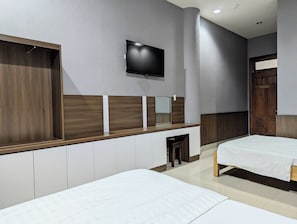 Standard Quadruple Room - Cam Uyen Hotel (Lam Ha)