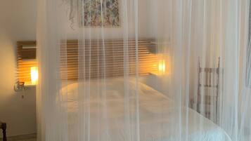 3 slaapkamers, een bureau, een strijkplank/strijkijzer, reisbedje