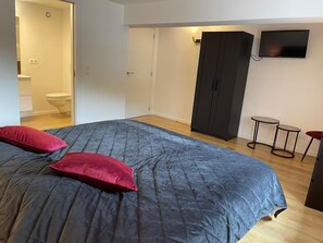 Maison | 2 chambres, ameublement personnalisé, fer et planche à repasser