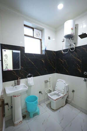 A bathroom with a toilet, sink, and shower. - Radha krishna spiritual stay  (Vrindavan)