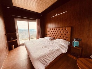 Superior Room, Balcony, Mountain View | Soundproofing, free WiFi, bed sheets - The Sapphire Suits Mussoorie (Mussoorie)
