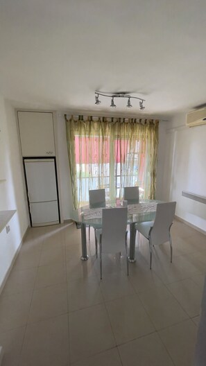 Dining - LORENA Apartment (Šibenik)