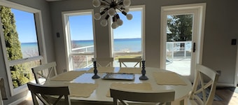 NEW! Direct waterfront Grand Traverse Bay-Suttons Bay.  Kayaks, Sandy