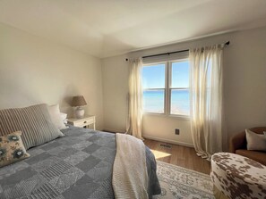 4 bedrooms, iron/ironing board, travel crib, free WiFi